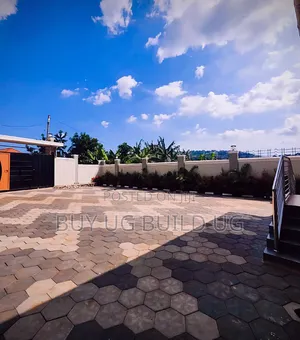 3bdrm Bungalow in Kitende Entebbe Road, Central Division for sale