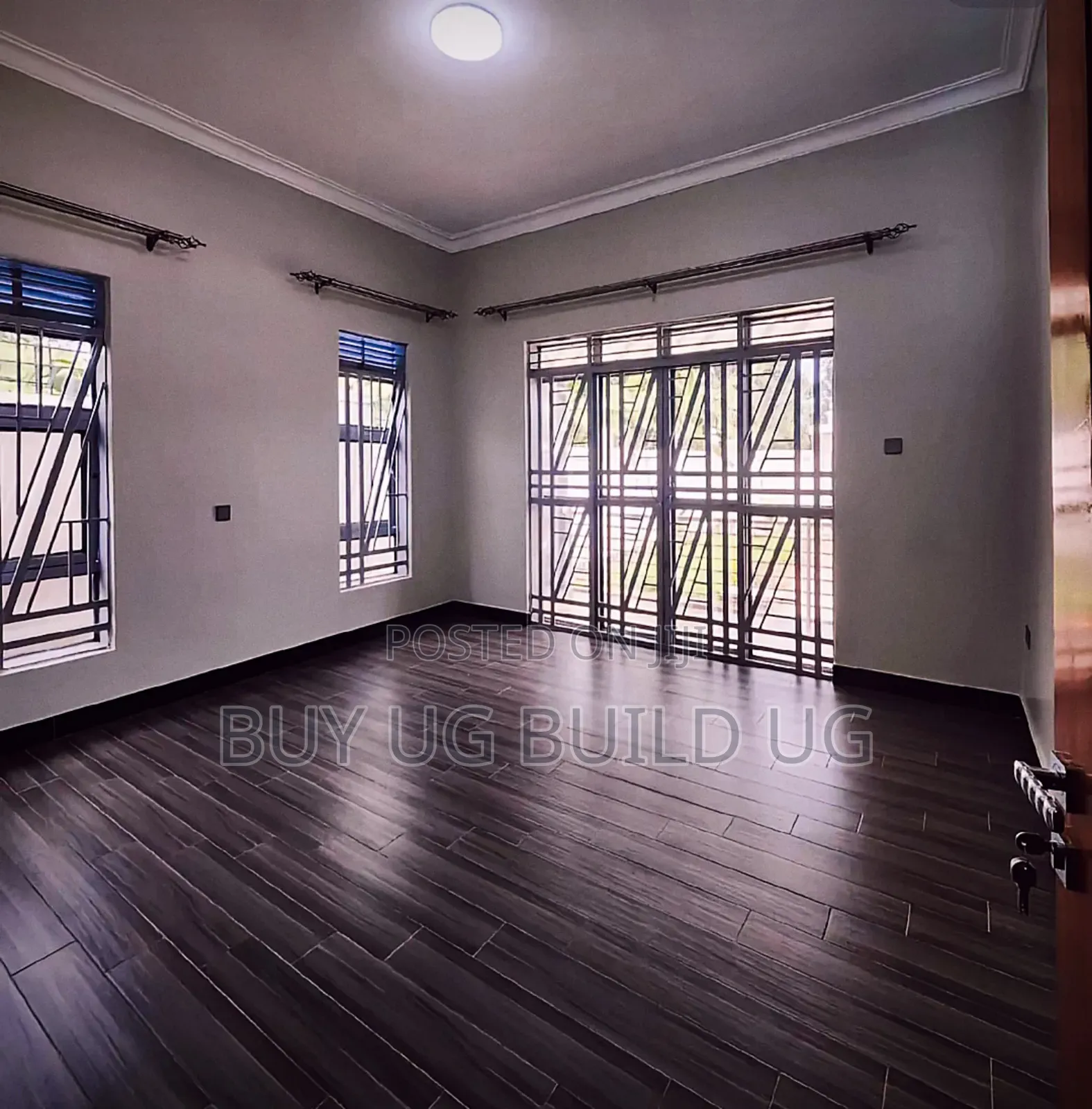 3bdrm Bungalow in Kitende Entebbe Road, Central Division for sale