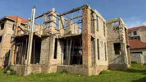 5bdrm Duplex in Kira Mamelto Road, Central Division for sale