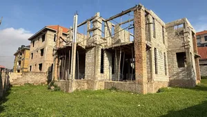 5bdrm Duplex in Kira Mamelto Road, Central Division for sale