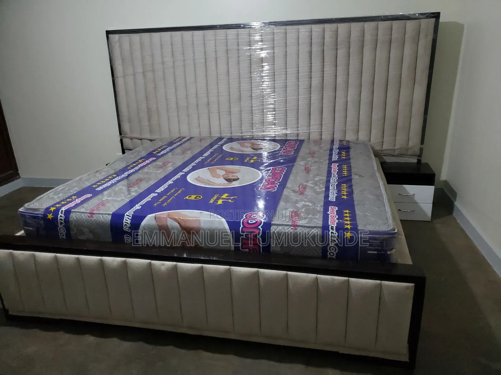6x6 Bed With Wooden Drawers