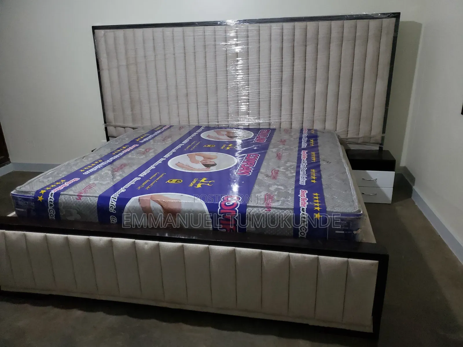 6x6 Bed With Wooden Drawers
