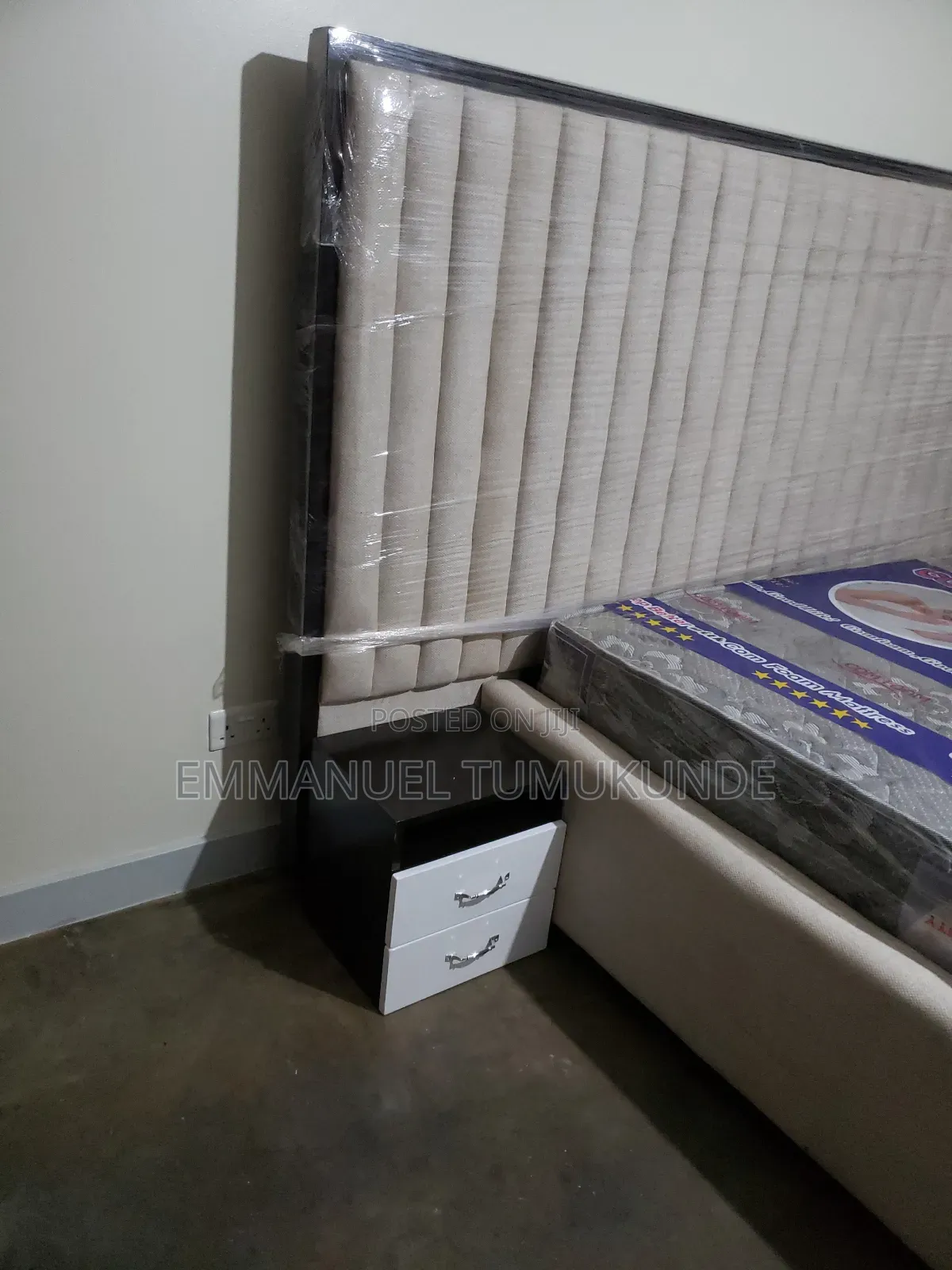 6x6 Bed With Wooden Drawers