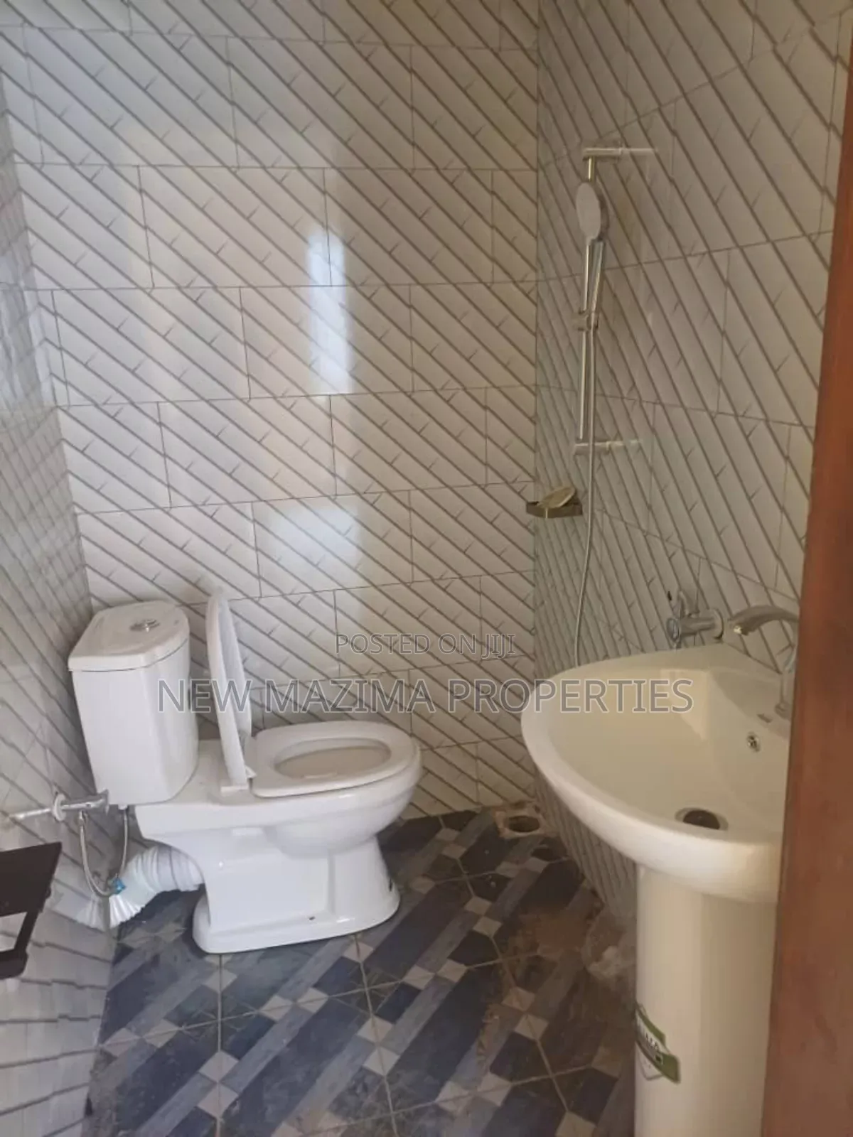 3bdrm House in Namasuba Town, Central Division for sale
