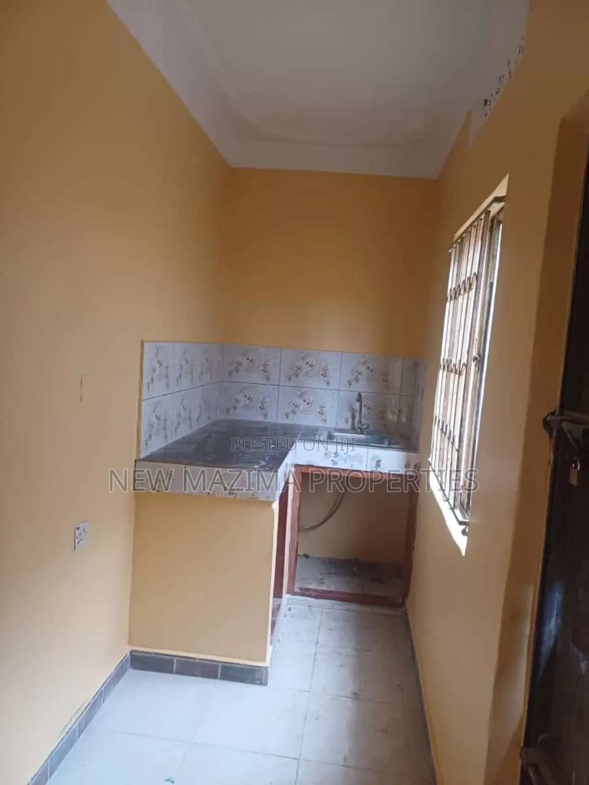 3bdrm House in Namasuba Town, Central Division for sale
