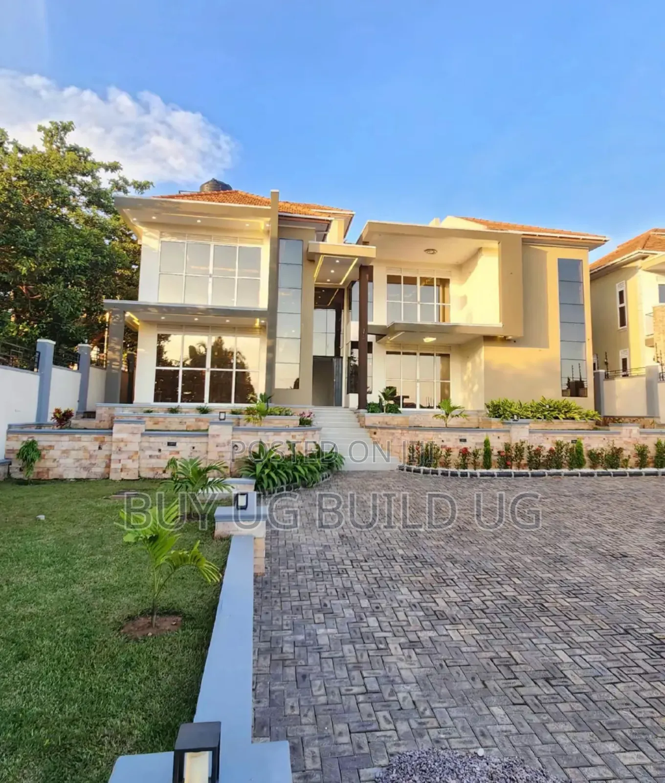 5bdrm Mansion in Lubowa Entebbe Road, Central Division for sale