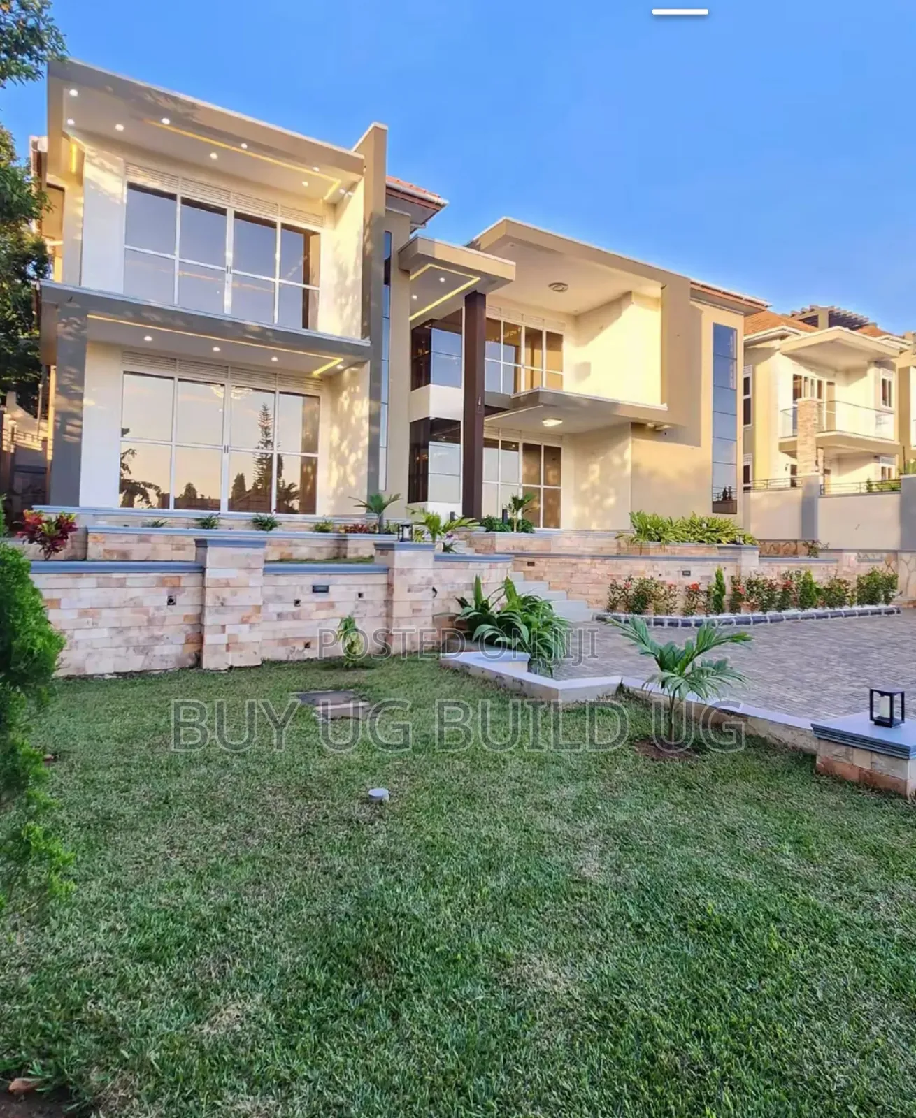 5bdrm Mansion in Lubowa Entebbe Road, Central Division for sale