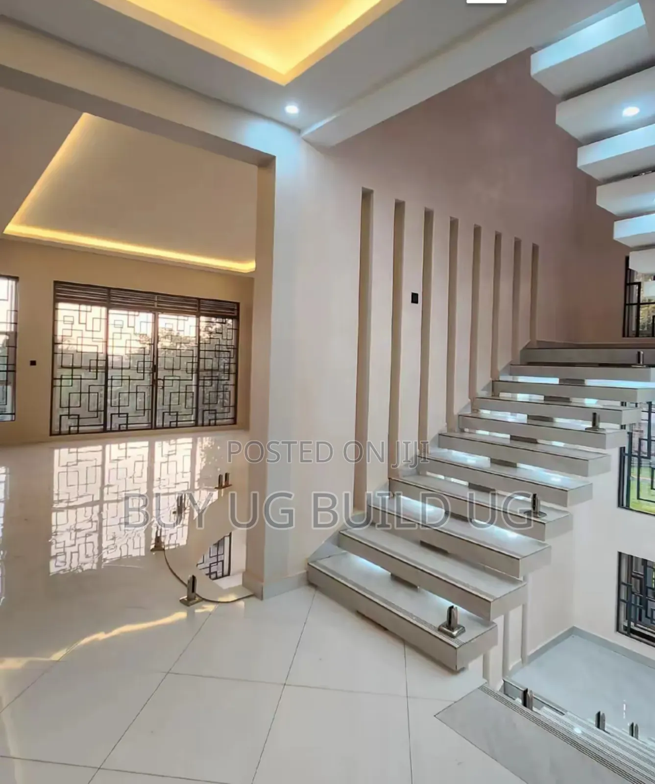 5bdrm Mansion in Lubowa Entebbe Road, Central Division for sale