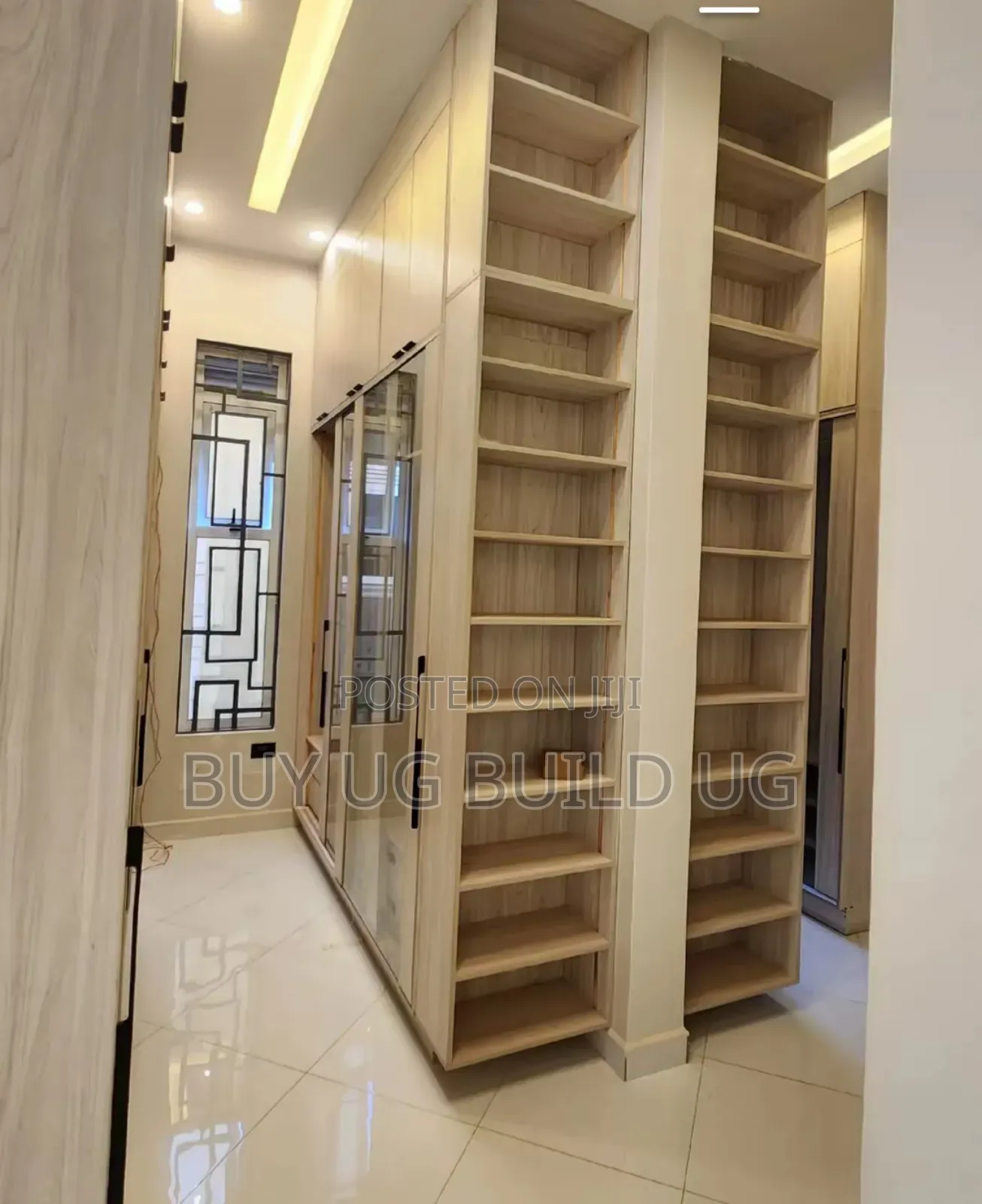 5bdrm Mansion in Lubowa Entebbe Road, Central Division for sale