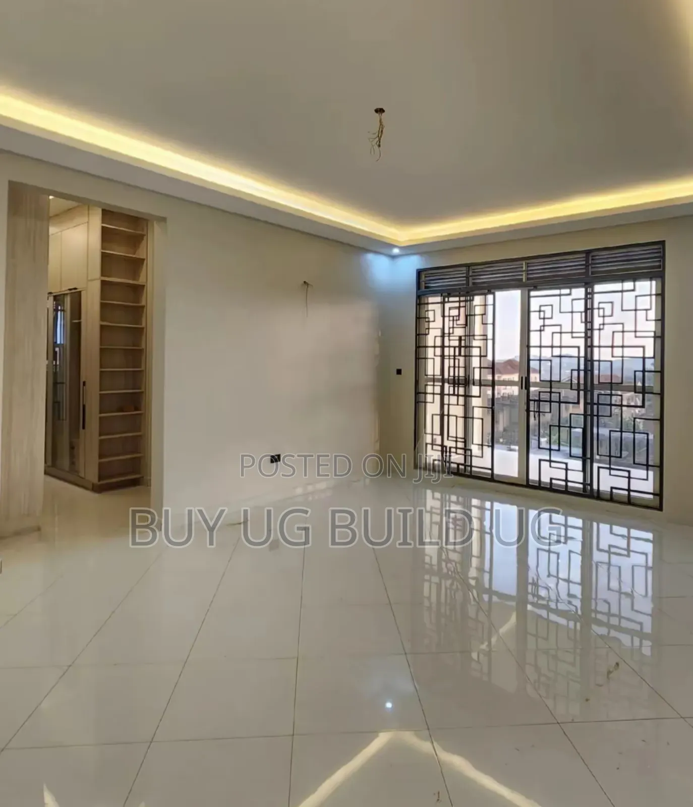 5bdrm Mansion in Lubowa Entebbe Road, Central Division for sale