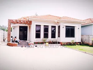 3bdrm Bungalow in Kira Mamelto Road, Central Division for sale