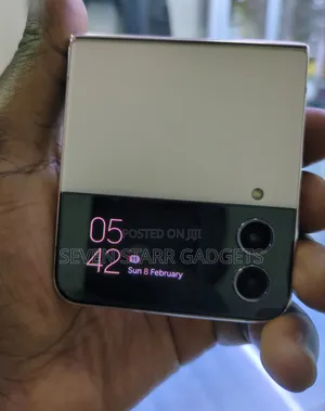 Samsung Galaxy Z Flip4 256 GB Rose Gold