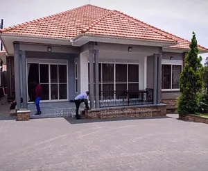 4bdrm Bungalow in Kira Mamelto Road, Central Division for sale