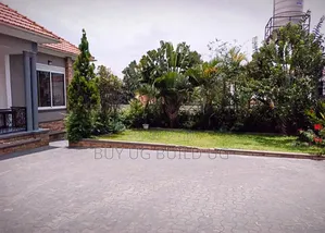 4bdrm Bungalow in Kira Mamelto Road, Central Division for sale