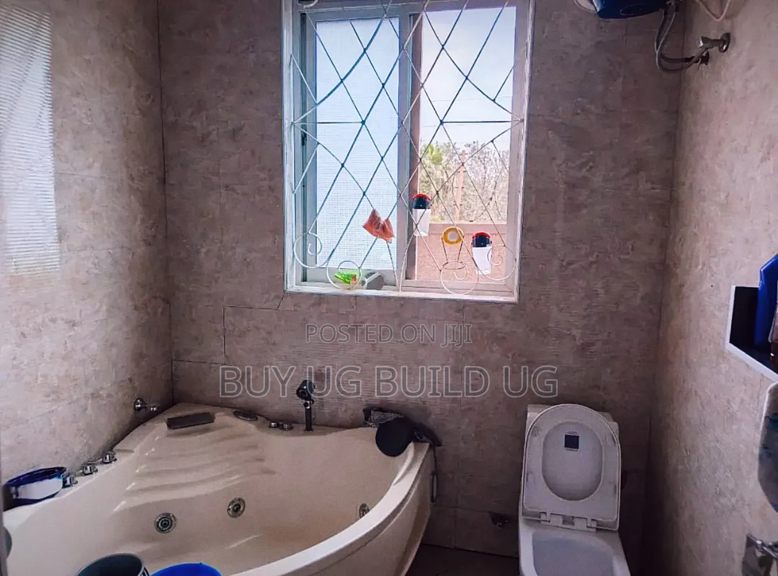 4bdrm Bungalow in Kira Mamelto Road, Central Division for sale
