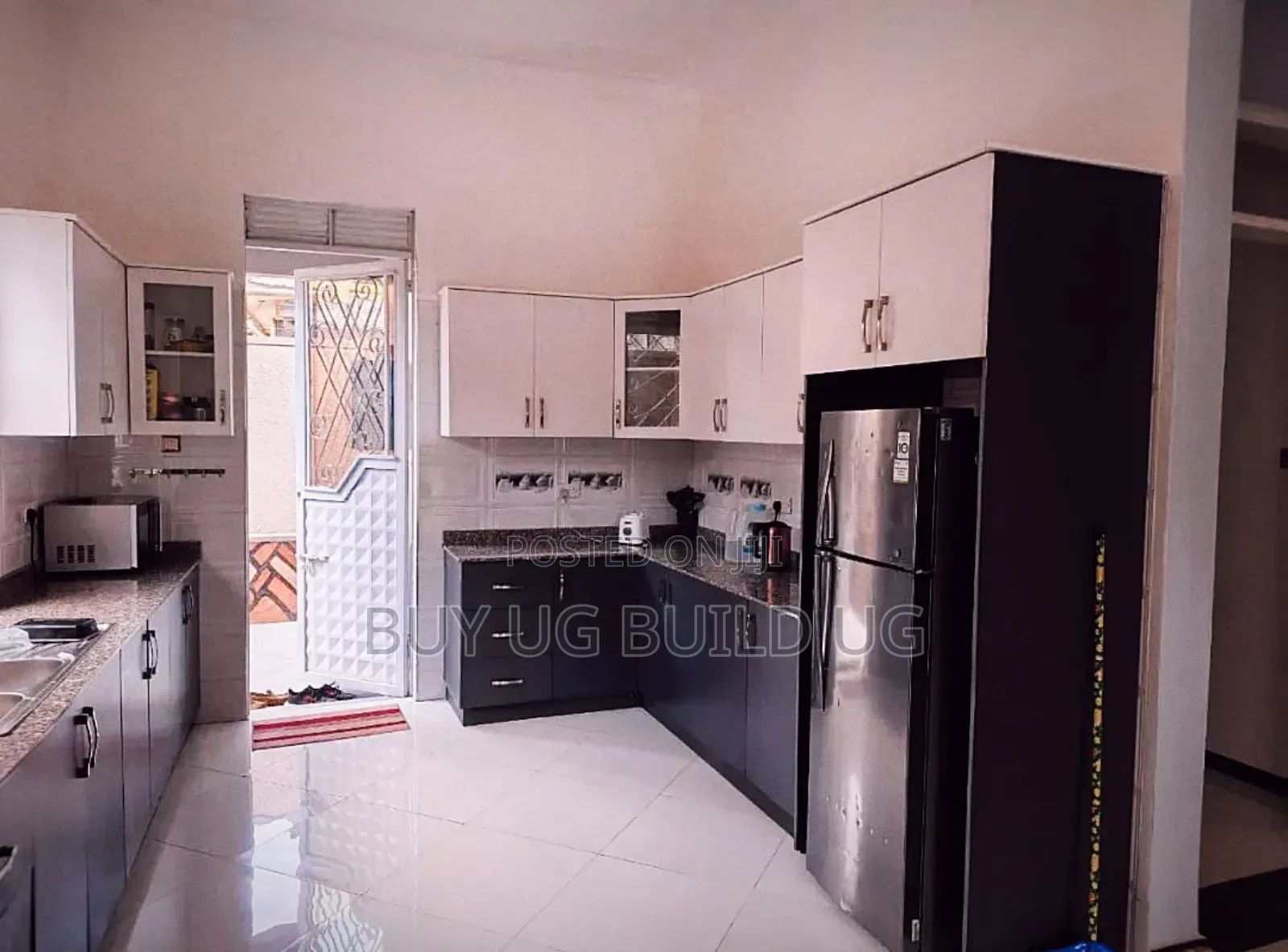 4bdrm Bungalow in Kira Mamelto Road, Central Division for sale