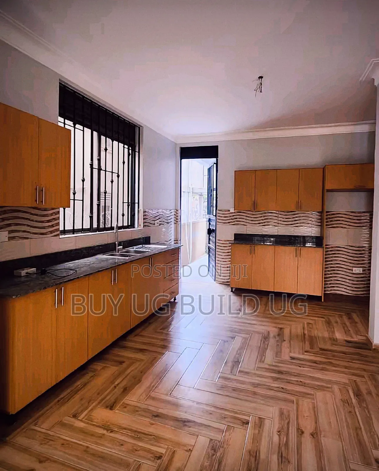 4bdrm Duplex in Kira Mamelto Road, Central Division for sale
