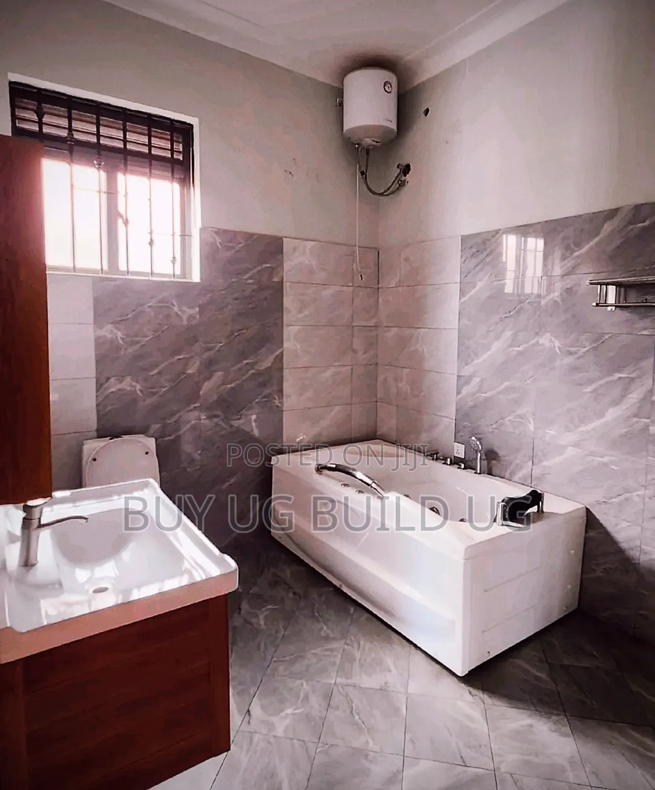 4bdrm Duplex in Kira Mamelto Road, Central Division for sale