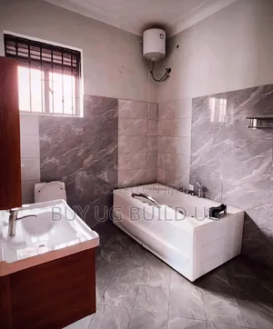 4bdrm Duplex in Kira Mamelto Road, Central Division for sale