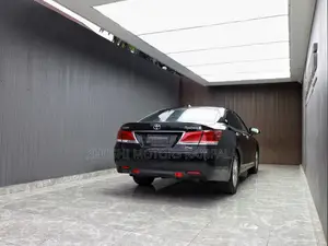 Toyota Crown 2013 Black