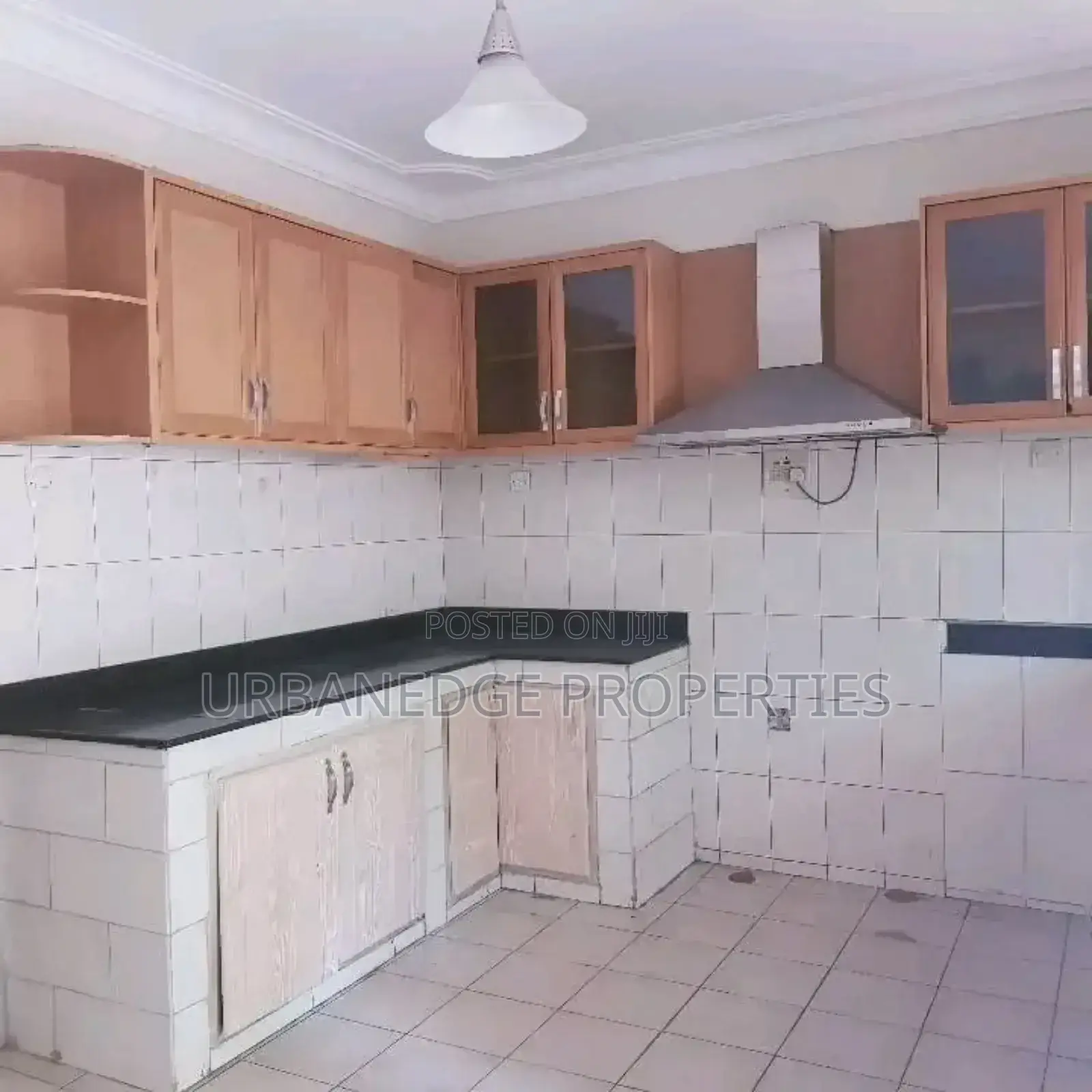 5bdrm Mansion in Konge Lukuli, Central Division for rent