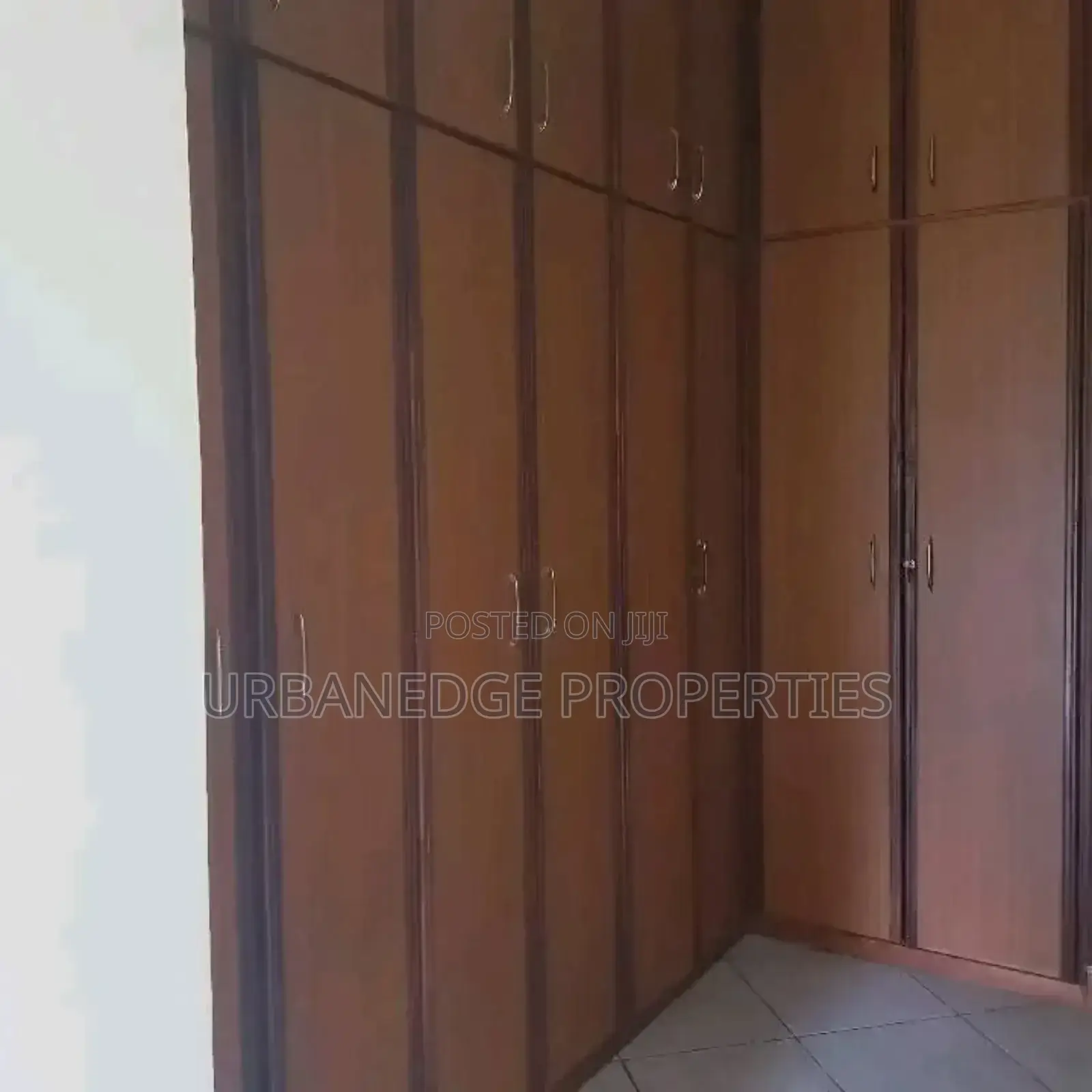 5bdrm Mansion in Konge Lukuli, Central Division for rent