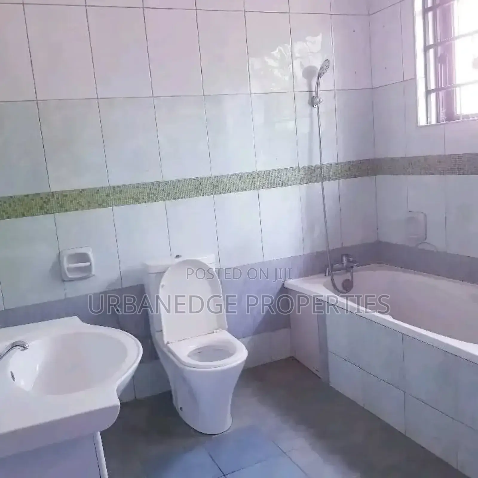 5bdrm Mansion in Konge Lukuli, Central Division for rent