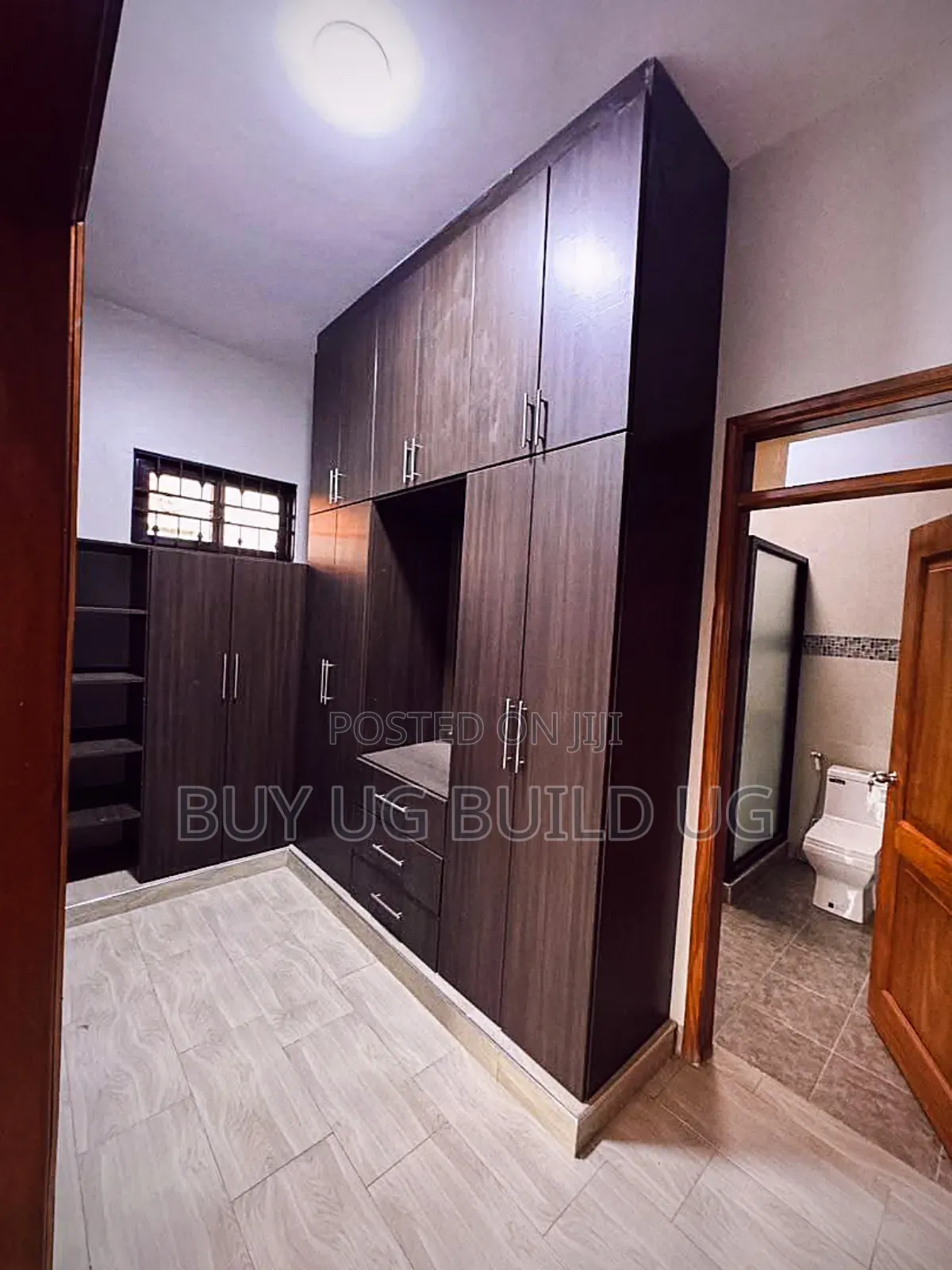 5bdrm Mansion in Kira Town, Central Division for sale