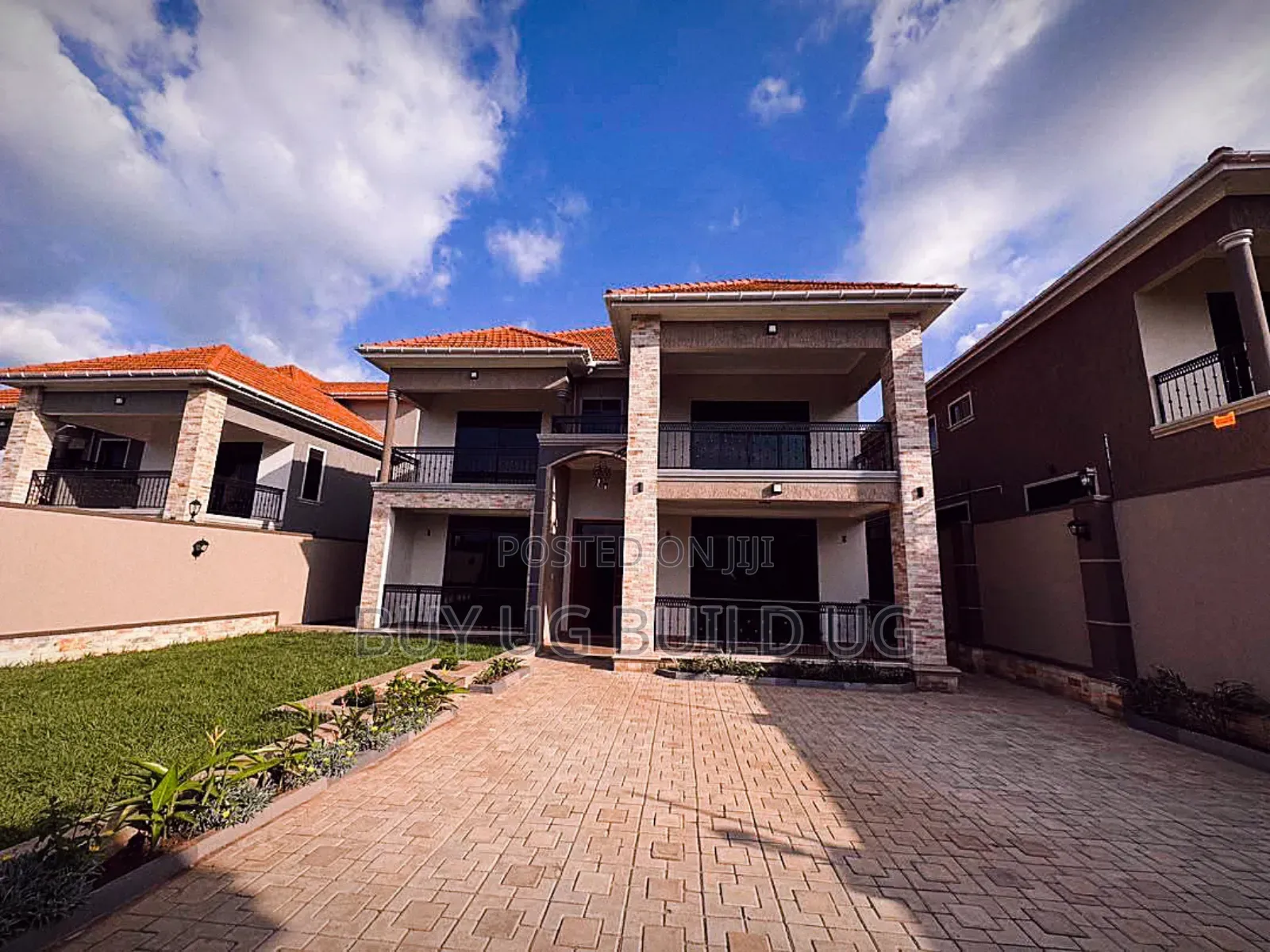 5bdrm Mansion in Kira Town, Central Division for sale
