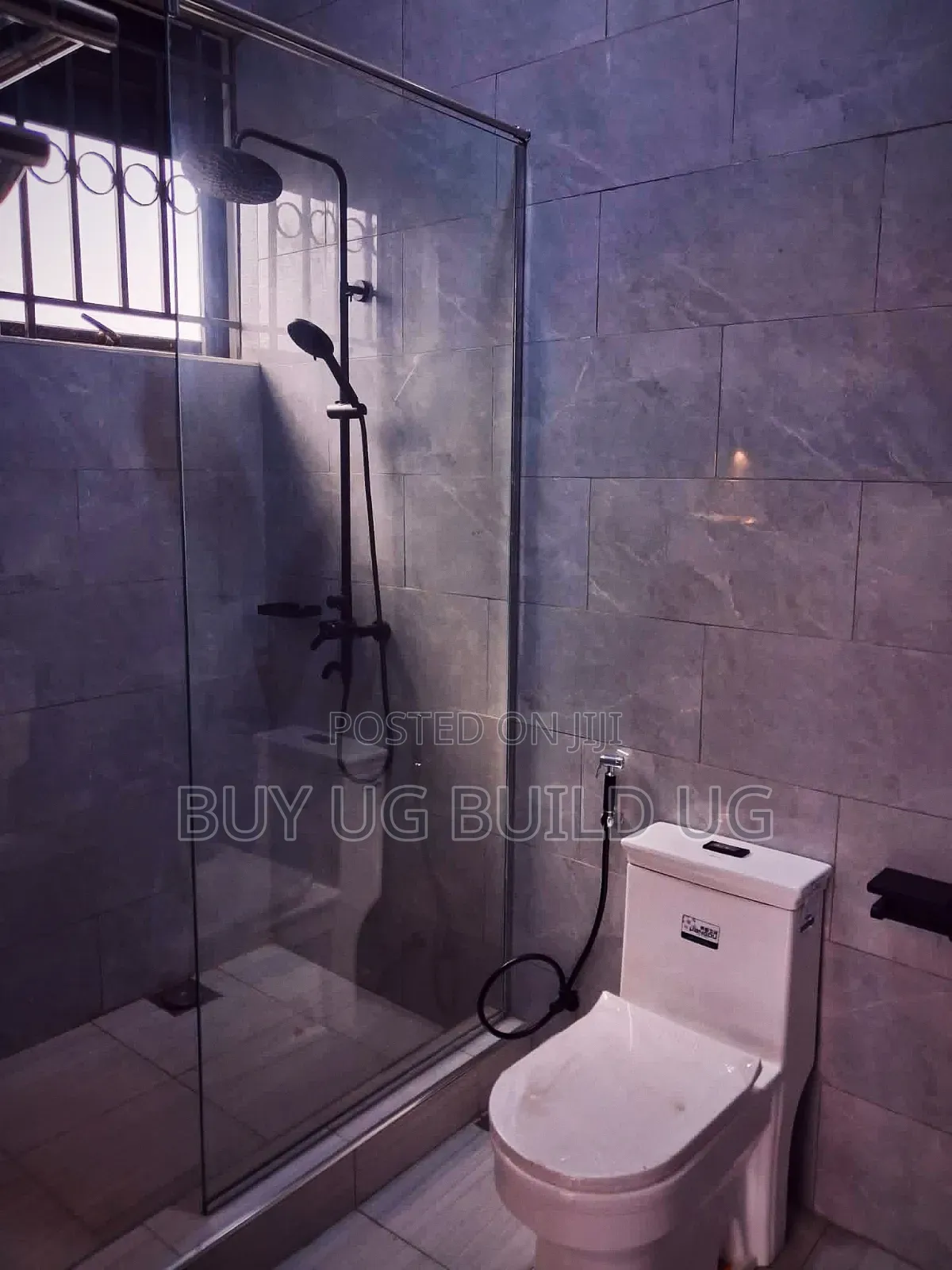 5bdrm Mansion in Kira Town, Central Division for sale