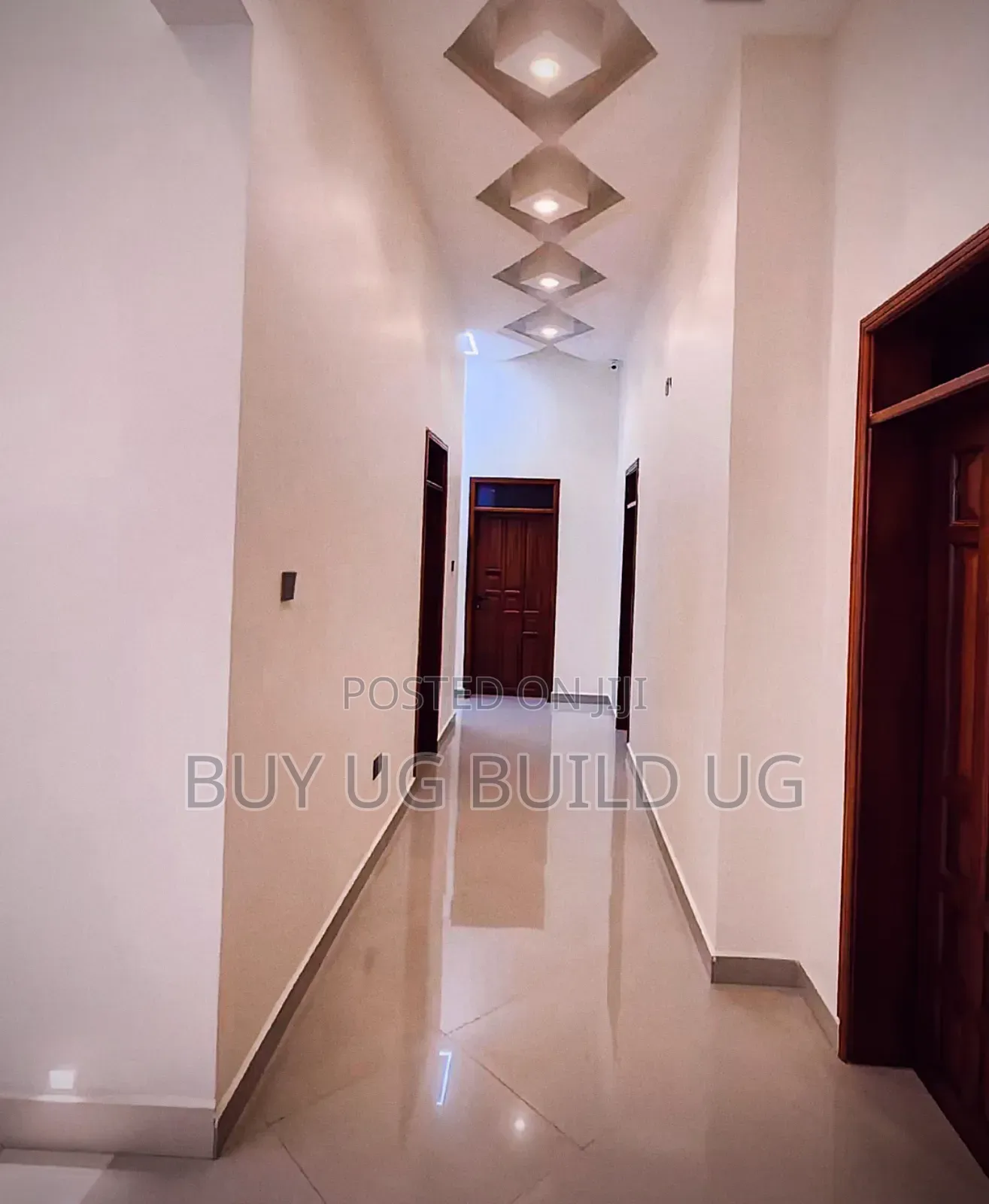 7bdrm Maisonette in Munyonyo, Central Division for sale