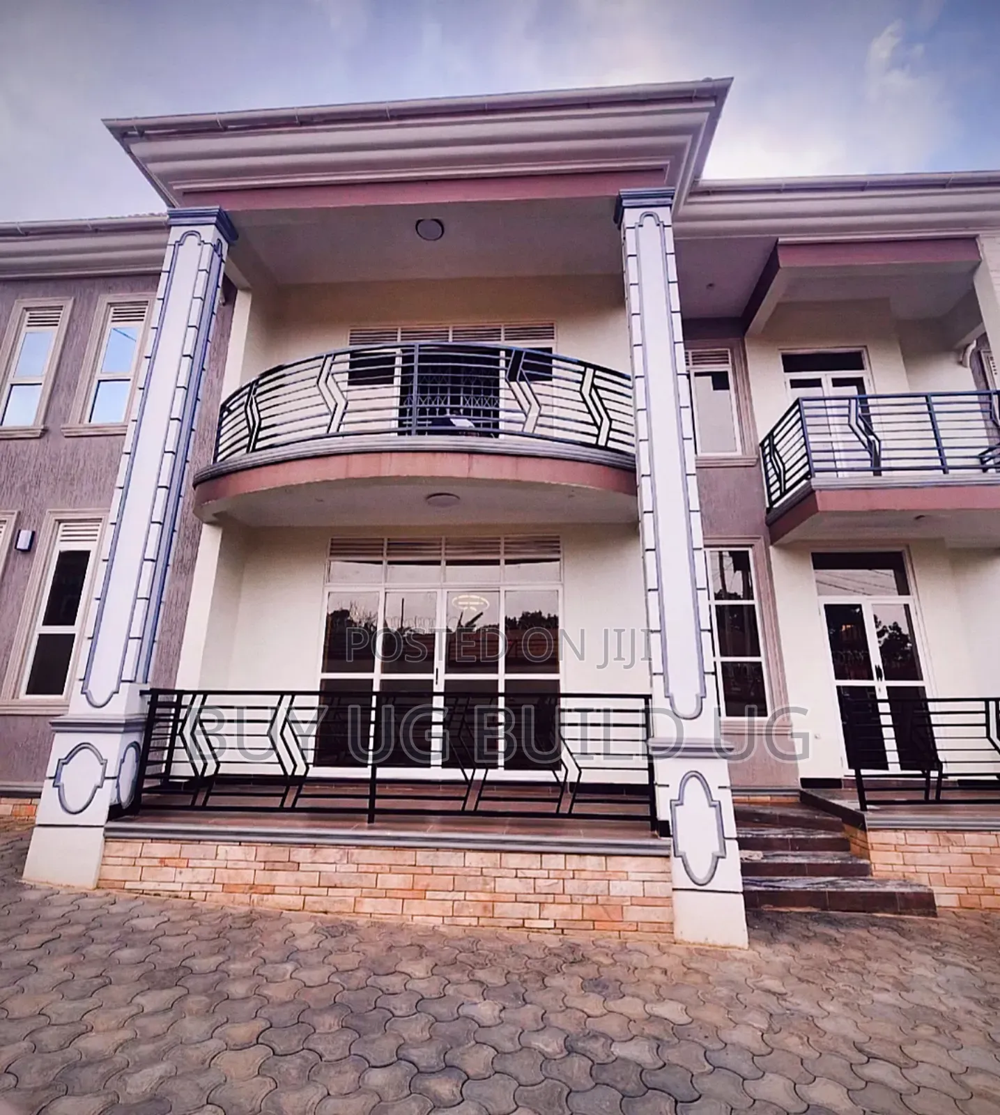 5bdrm Duplex in Kyanja, Central Division for sale