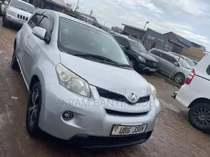 Toyota IST 2009 Silver