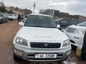 Toyota RAV4 1999 White