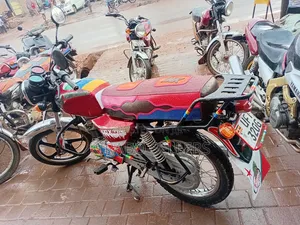 Bajaj Boxer 100 2024 Red