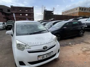 Toyota Ractis 2013 Silver