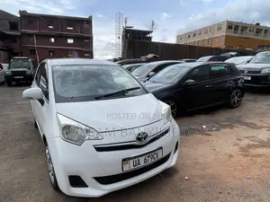 Toyota Ractis 2013 Silver
