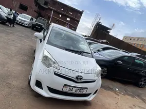 Toyota Ractis 2013 Silver