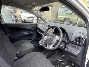 Toyota Ractis 2013 Silver