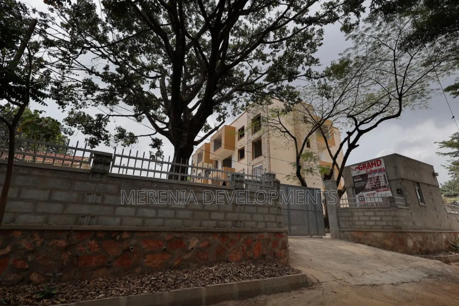 3bdrm Apartment in Kisugu, Makindye for sale