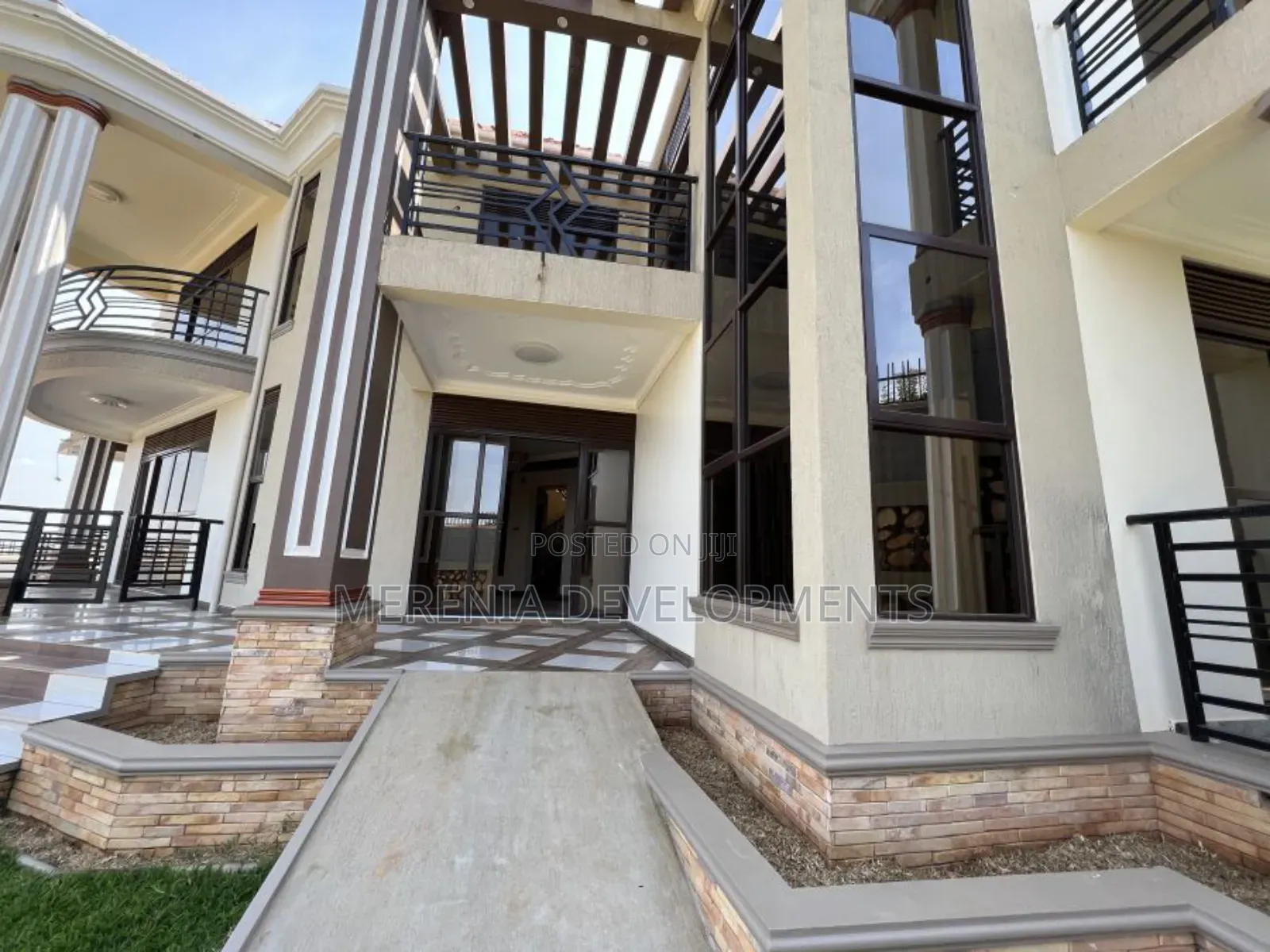 5bdrm House in Bwebajja, Central Division for sale