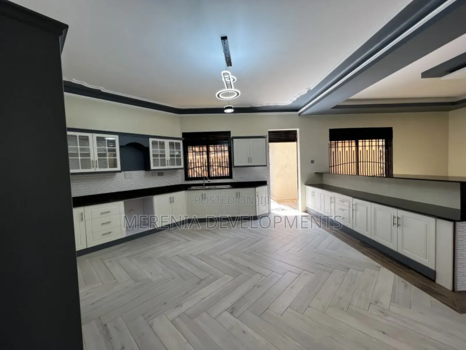 5bdrm House in Bwebajja, Central Division for sale
