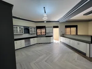 5bdrm House in Bwebajja, Central Division for sale