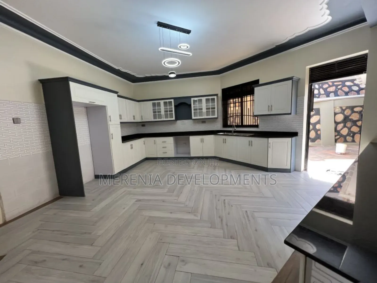 5bdrm House in Bwebajja, Central Division for sale