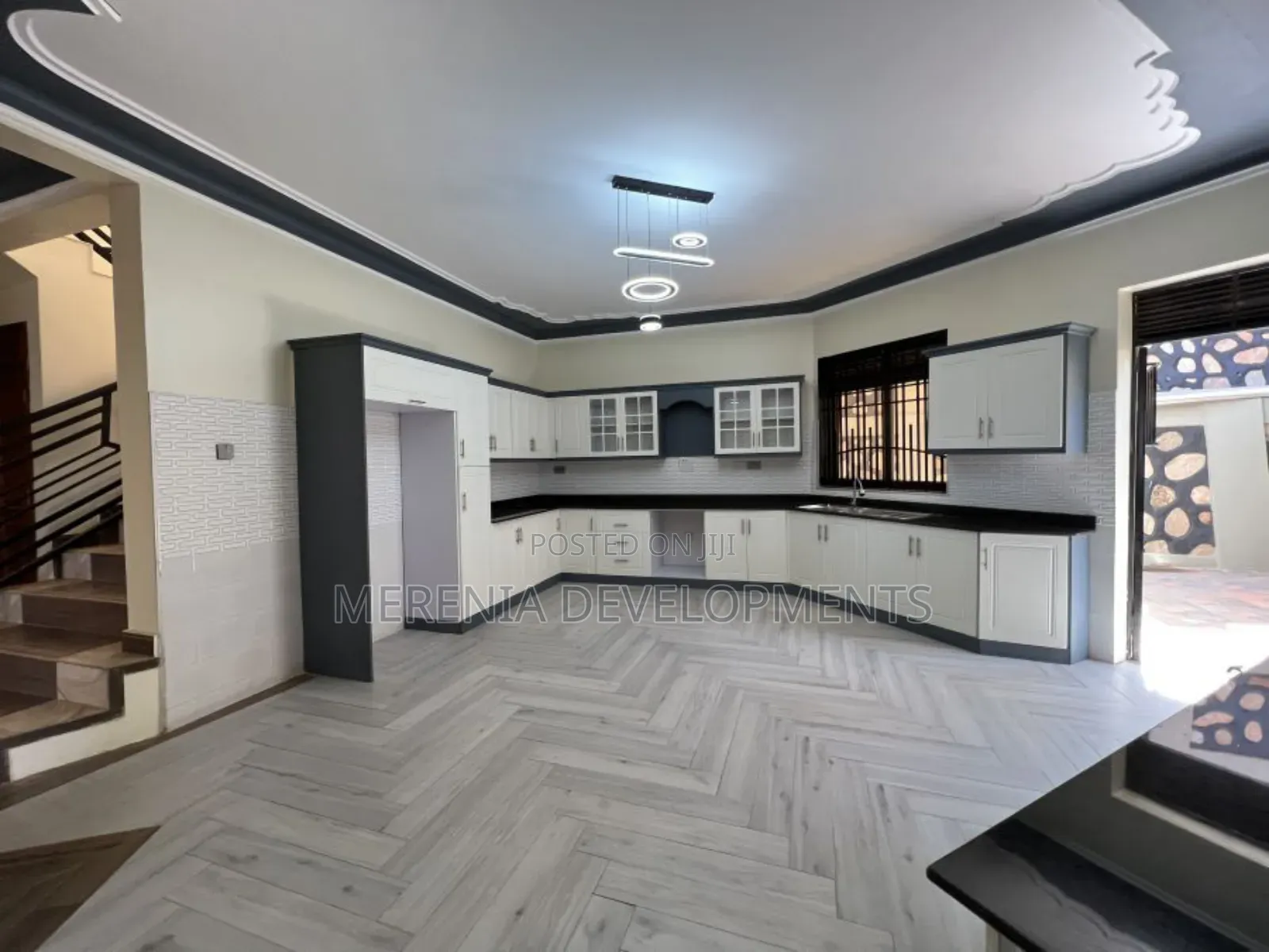5bdrm House in Bwebajja, Central Division for sale