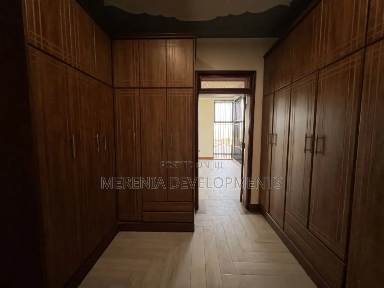 5bdrm House in Bwebajja, Central Division for sale