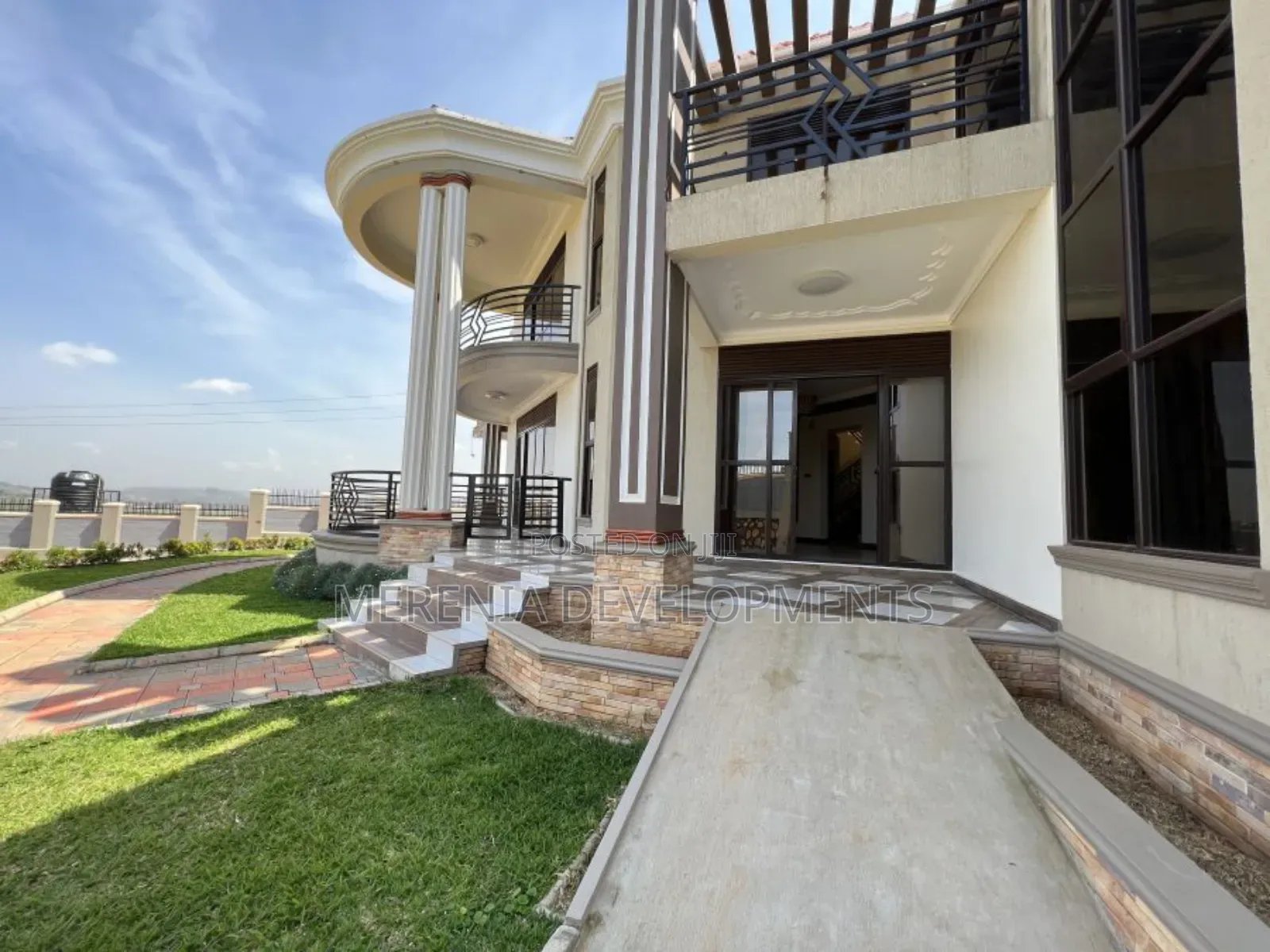 5bdrm House in Bwebajja, Central Division for sale
