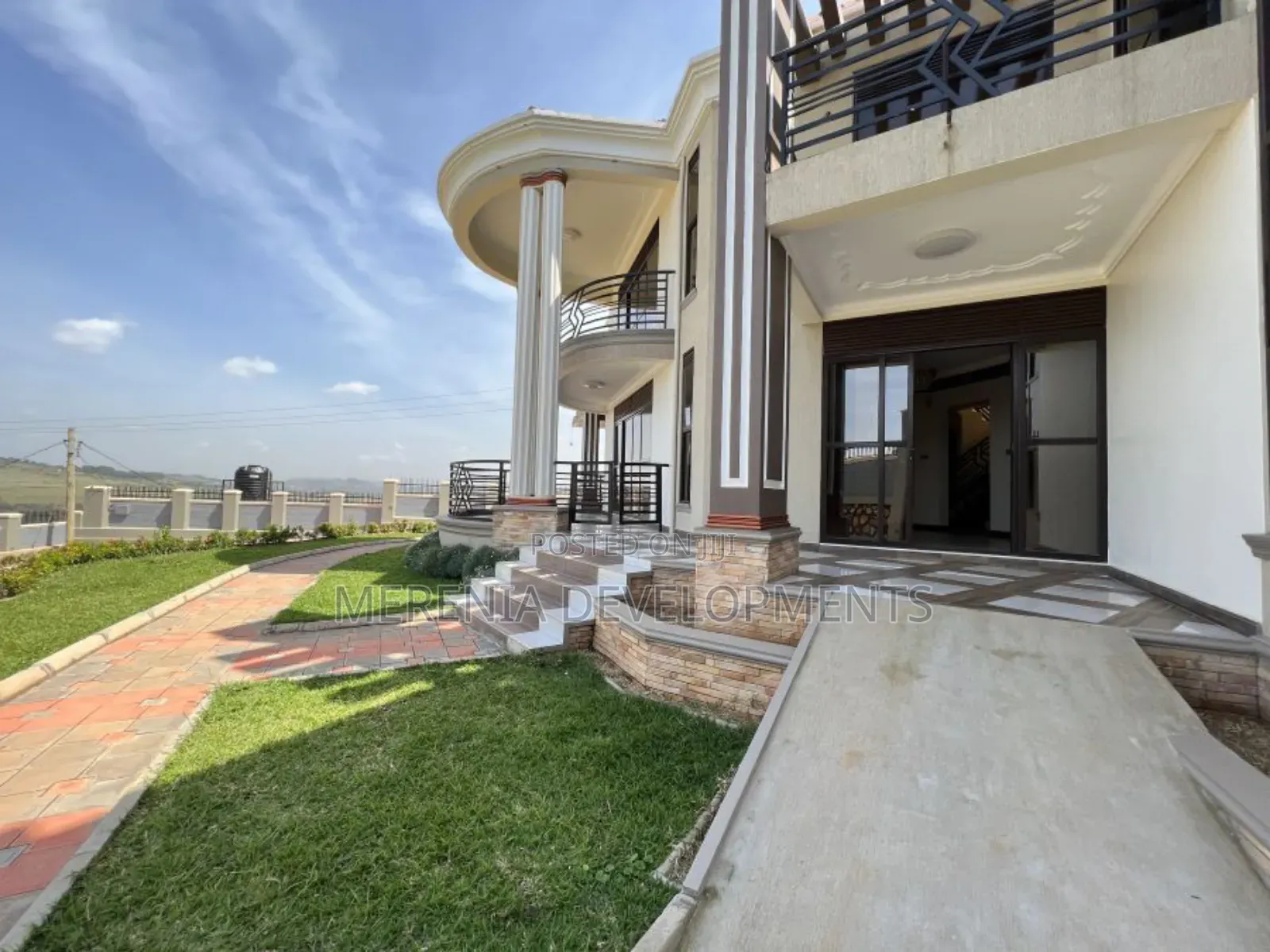 5bdrm House in Bwebajja, Central Division for sale