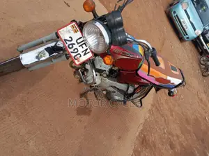 Bajaj Boxer 100 2025 Red
