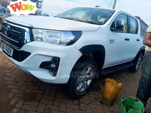 Toyota Hilux 2013 White